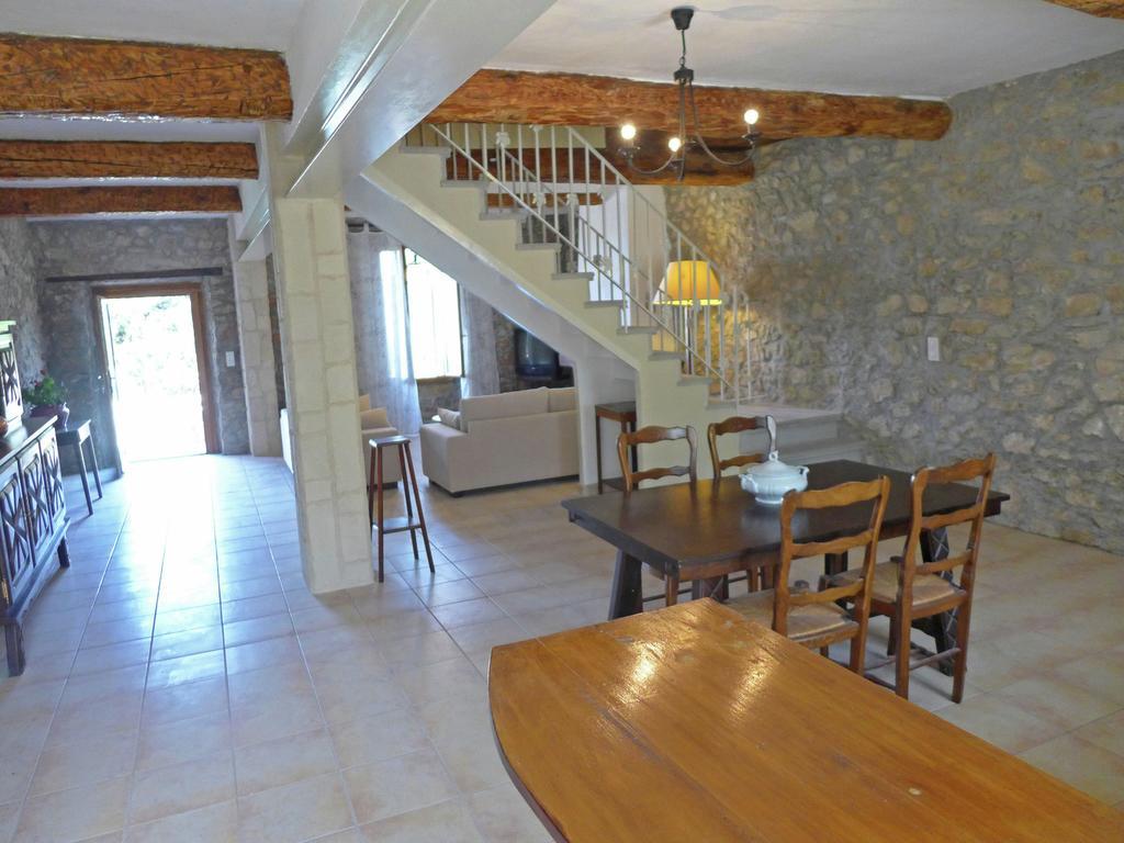 Montbrun-des-Corbières Cosy Holiday Home With Swimming Pool חדר תמונה