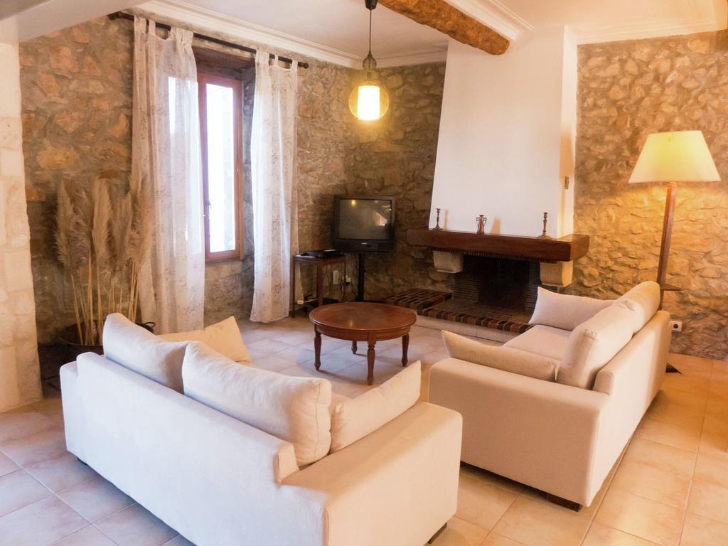 Montbrun-des-Corbières Cosy Holiday Home With Swimming Pool מראה חיצוני תמונה