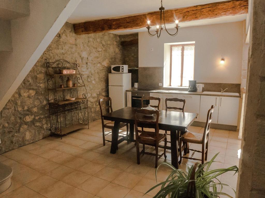 Montbrun-des-Corbières Cosy Holiday Home With Swimming Pool מראה חיצוני תמונה