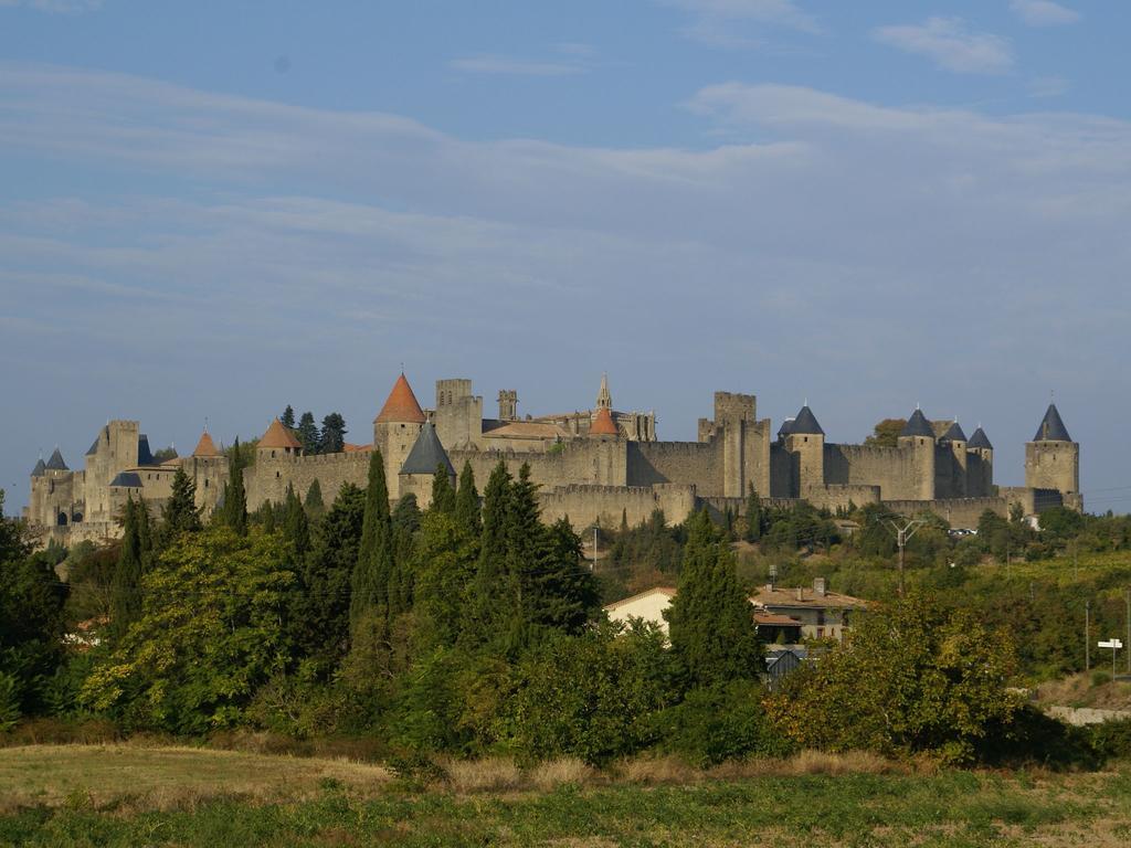 Montbrun-des-Corbières Cosy Holiday Home With Swimming Pool מראה חיצוני תמונה